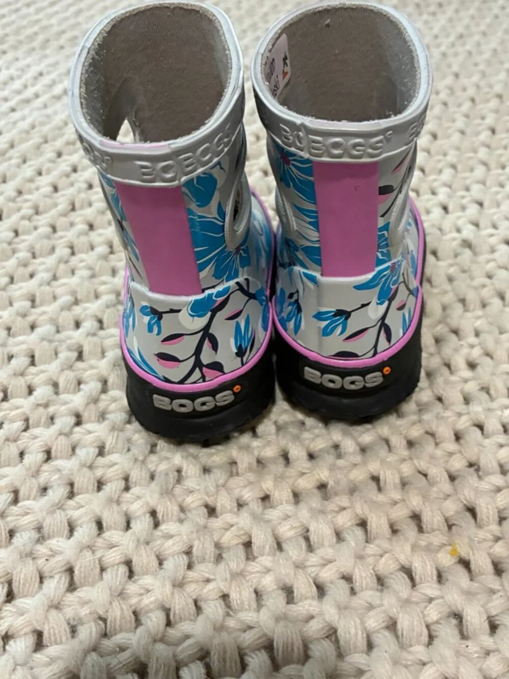 NWOT Bogs Kids Size 4 US / 20 Euro Skipper Magnolia Rain Boots Oyster Color